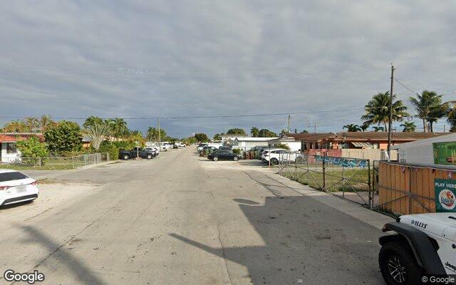 Street view of Hernandez Dollar Store