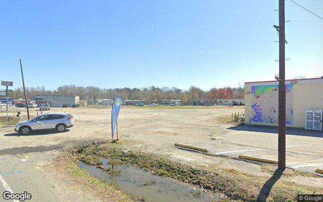 Street view of Tommy's On Broadway