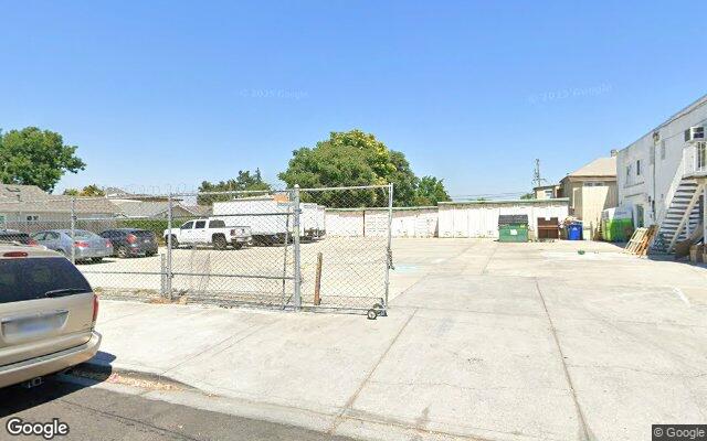 Street view of La Plaza Market 6