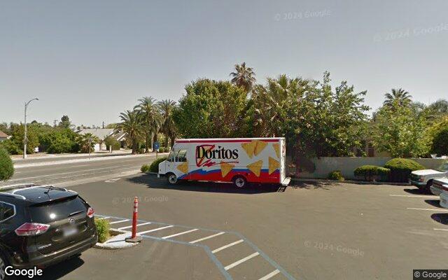 Street view of Grizzly Liquor And Food