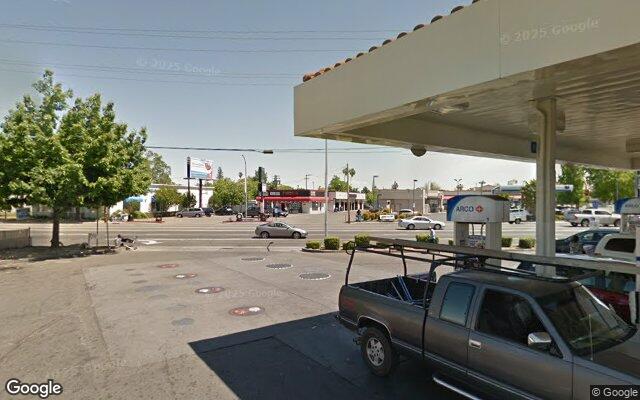 Street view of Van's Market